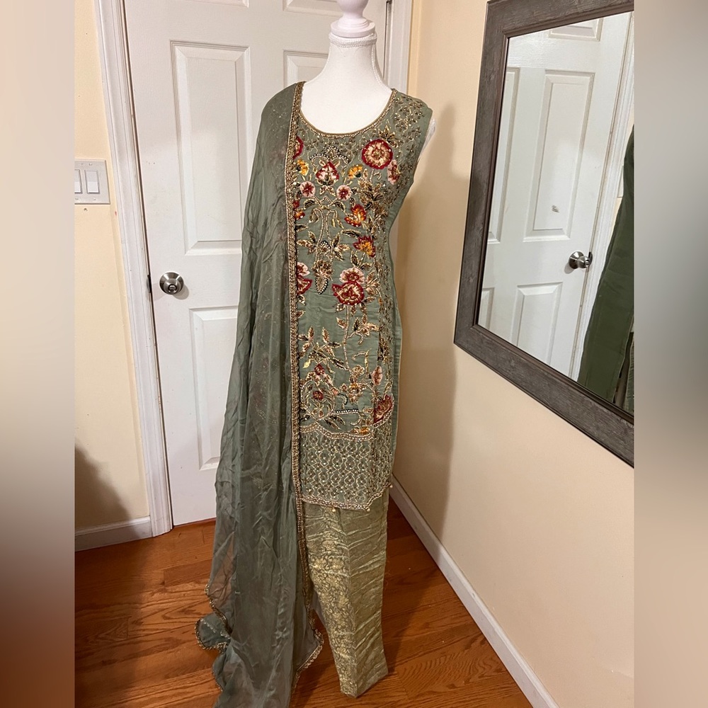 3-piece suit. Kameez, pant, and dupatta